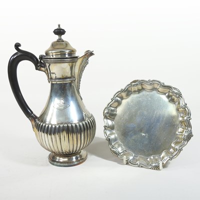 Lot 76 - An early 20th century silver coffee pot