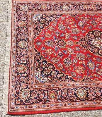 Lot 521 - A Kashan rug