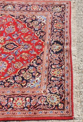 Lot 521 - A Kashan rug