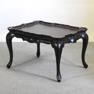 Lot 553 - An American black painted coffee table