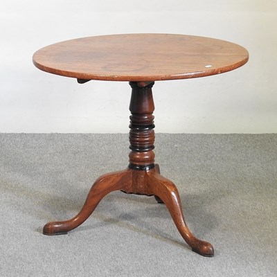 Lot 412 - An occasional table