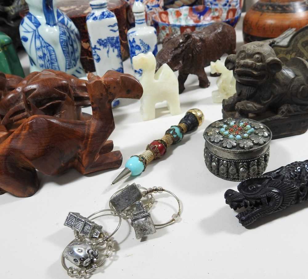 Lot 15 - A collection of Eastern items