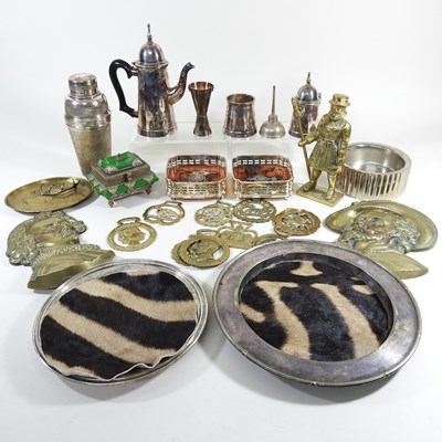 Lot 94 - A pair of modern plated bottle coasters