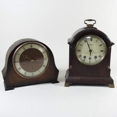 Lot 187 - A bracket clock