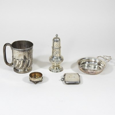 Lot 207 - A collection of silver