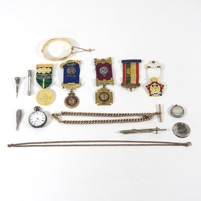 Lot 744 - A collection of items