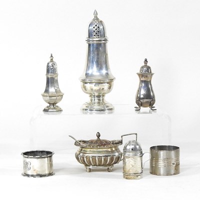 Lot 117 - A collection of silver