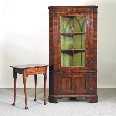 Lot 251 - A side table and cabinet