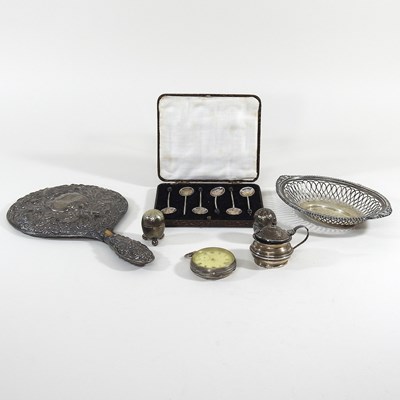 Lot 206 - A collection of silver