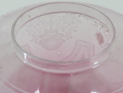 Lot 118 - A pink oil lamp shade