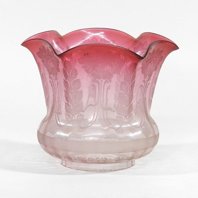 Lot 100 - A pink glass oil lamp shade