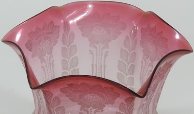 Lot 100 - A pink glass oil lamp shade