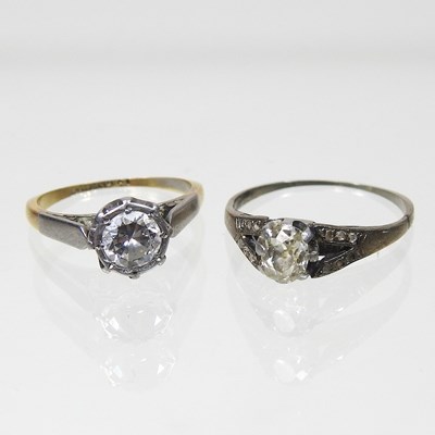 Lot 235 - A diamond ring