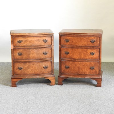 Lot 545 - A pair of bedside chests