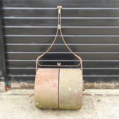 Lot 721 - A cast iron garden roller