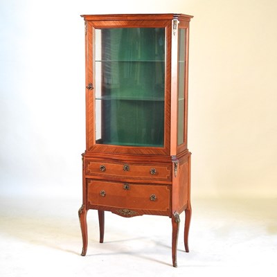 Lot 488 - A French vitrine