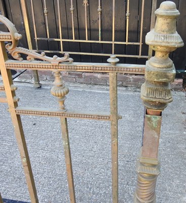 Lot 668 - A brass bedstead