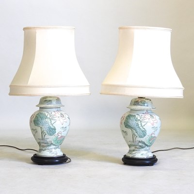 Lot 435 - A pair of table lamps