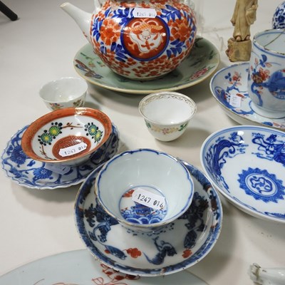Lot 279 - A collection of oriental porcelain