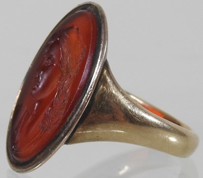 Lot 145 - A signet ring