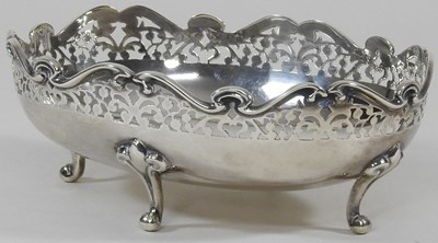 Lot 97 - An Edwardian silver bowl