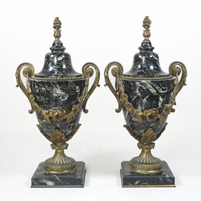 Lot 77 - A pair of early 20th century marble urns