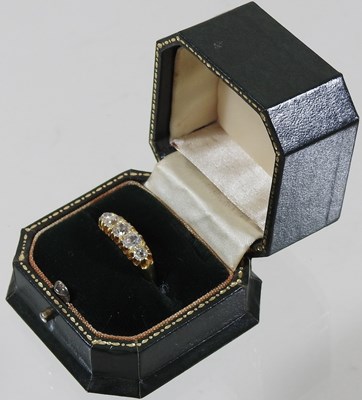 Lot 90 - A diamond ring