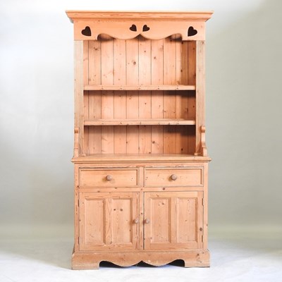 Lot 416 - A pine dresser