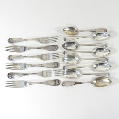 Lot 112 - A collection of cutlery