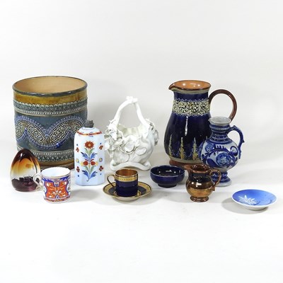 Lot 652 - A collection of china