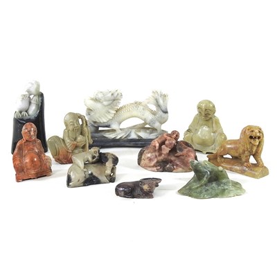 Lot 552 - A collection of carvings