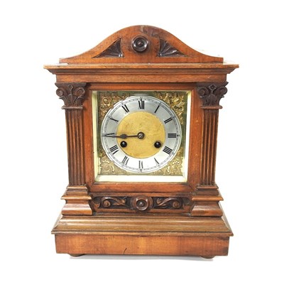 Lot 100 - A mantel clock