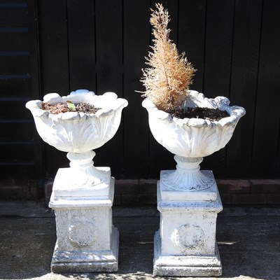 Lot 459 - A pair of garden urns