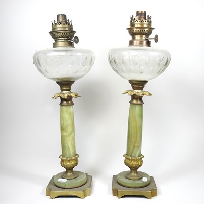 Lot 468 - A pair of oil lamps