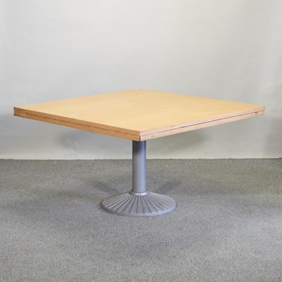 Lot 373 - A modern single pedestal dining table