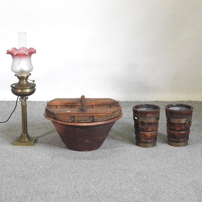 Lot 418 - A bowl, planters and lamp