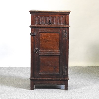 Lot 391 - An oak pot cupboard