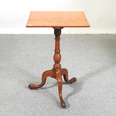 Lot 578 - An occasional table