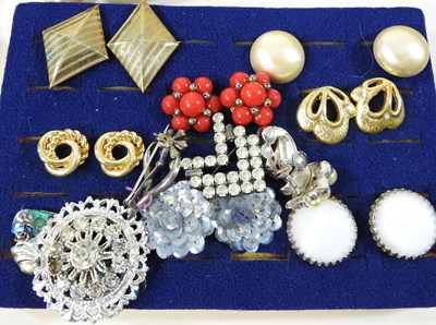 Lot 36 - A collection of jewellery