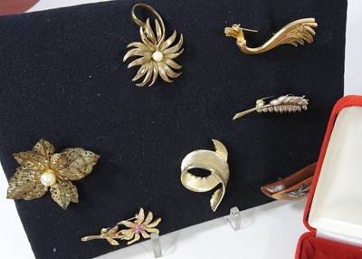 Lot 36 - A collection of jewellery