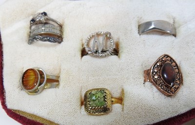 Lot 36 - A collection of jewellery