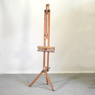 Lot 441 - An artists' easel