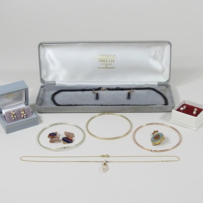 Lot 35 - A collection of jewellery