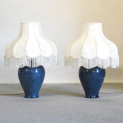 Lot 549 - A pair of table lamps