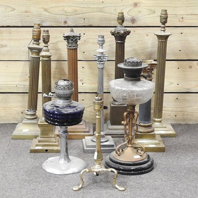 Lot 318 - A collection of oil lamps