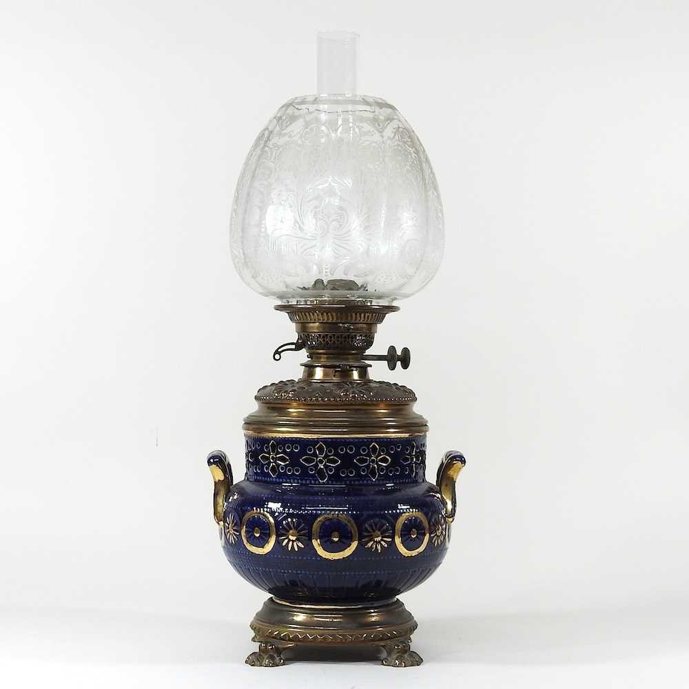 Lot 203 - A 19th century oil lamp