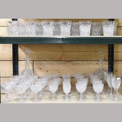 Lot 382 - A collection of glassware