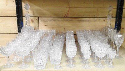 Lot 382 - A collection of glassware