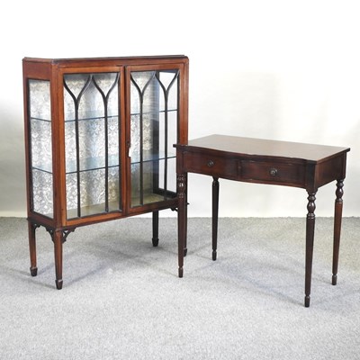 Lot 498 - An Edwardian mahogany glazed display cabinet