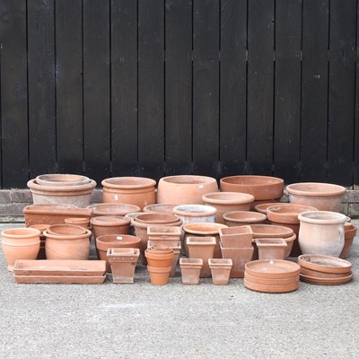 Lot 404 - A collection of garden pots